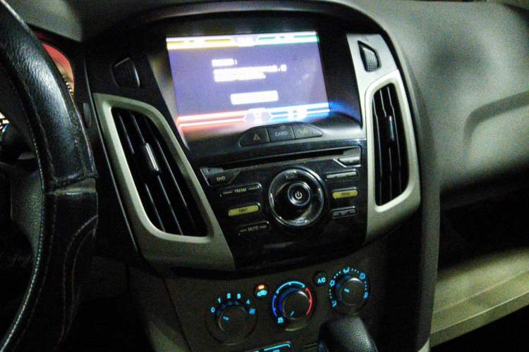 Used Ford Focus 2012 Sedan 1.6L Automatic Comfort Model Audio And AC Panel