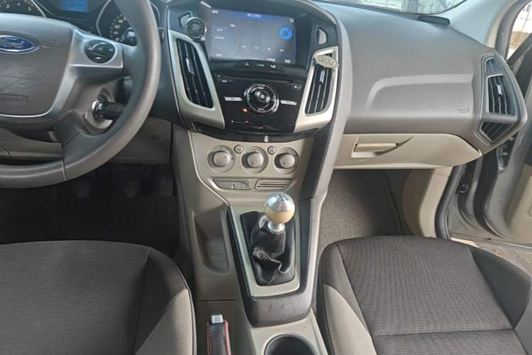 Used Ford Focus 2012 Sedan 1.6L Manual Comfort Model Audio And AC Panel