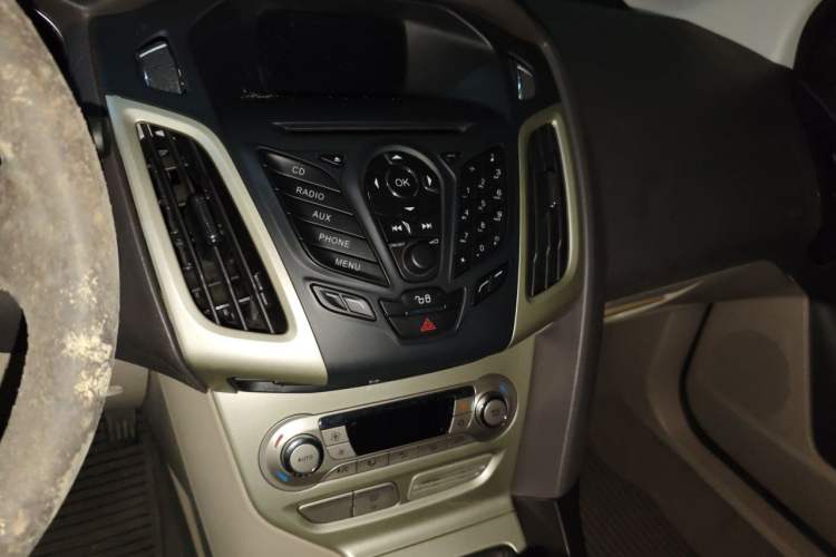 Used Ford Focus 2012 Sedan 1.6L Manual Fashion Edition Audio And AC Panel