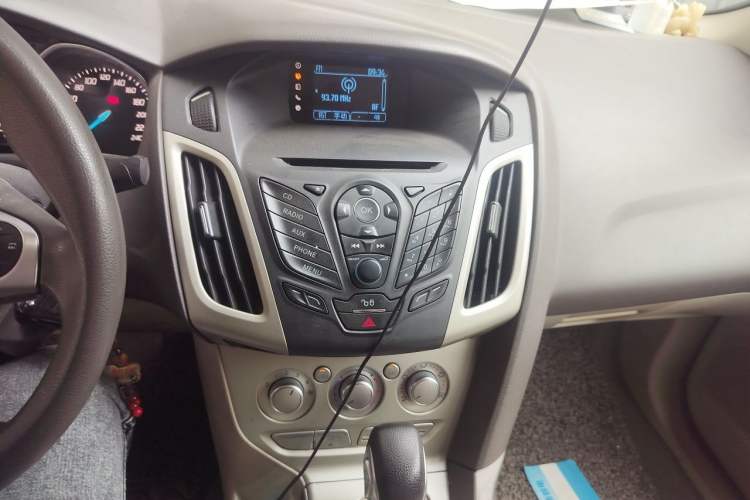 Used Ford Focus 2012 Sedan 1.6L Automatic Comfort Model Audio And AC Panel