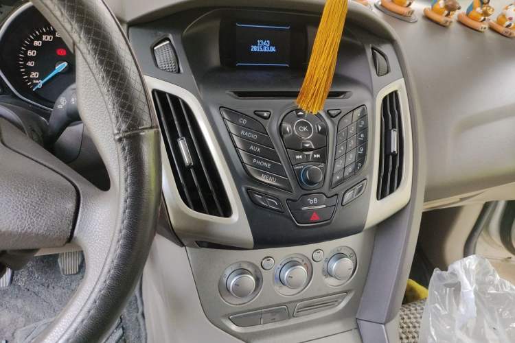 Used Ford Focus 2012 Sedan 1.6L Manual Comfort Model Audio And AC Panel