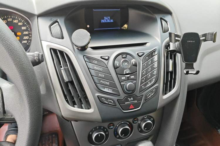 Used Ford Focus 2012 Hatchback 1.6L Automatic Comfort Model Audio And AC Panel
