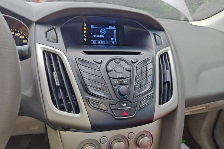 Used Ford Focus 2012 Sedan 1.6L Manual Fashion Edition Audio And AC Panel