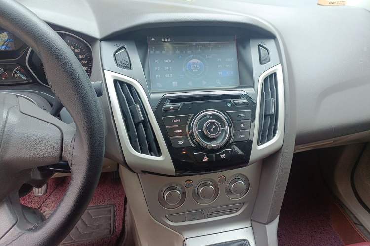Used Ford Focus 2012 Sedan 1.6L Manual Comfort Model Audio And AC Panel