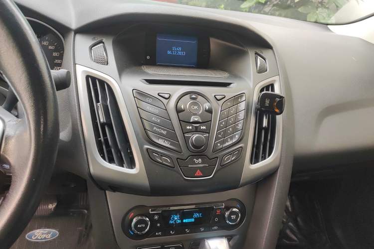 Used Ford Focus 2012 Sedan 1.6L Automatic Fashion Edition Audio And AC Panel