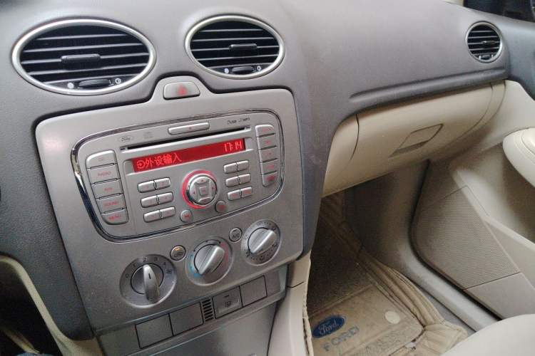 Used Ford Focus 2012 Sedan Classic 1.8L Manual Fashion Edition Audio And AC Panel