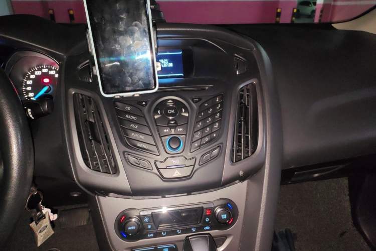 Used Ford Focus 2012 Sedan 1.6L Automatic Fashion Edition Audio And AC Panel