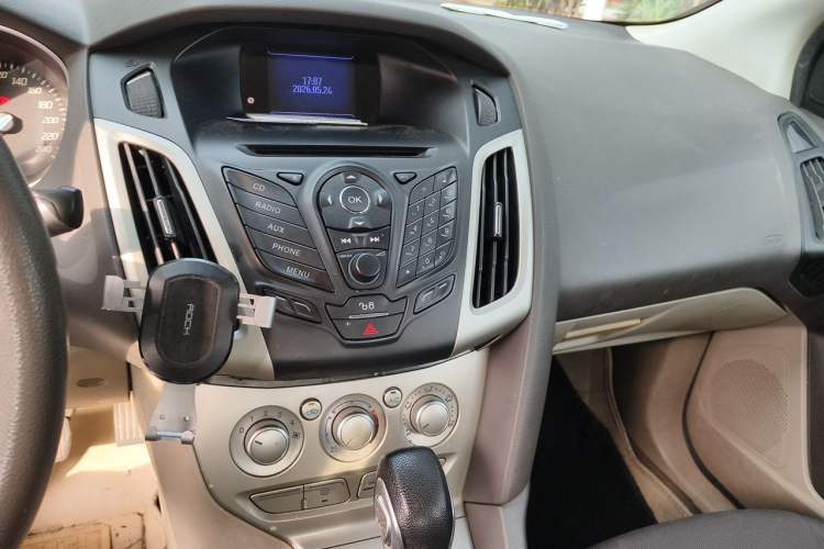 Used Ford Focus 2012 Sedan 1.6L Automatic Comfort Model Audio And AC Panel