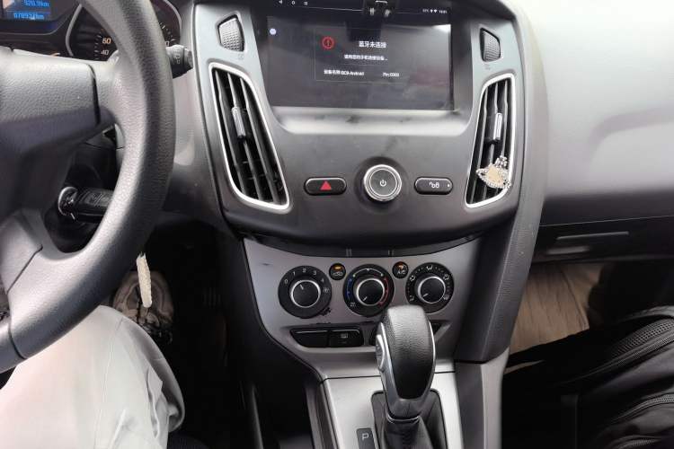 Used Ford Focus 2012 Hatchback 1.6L Automatic Comfort Model Audio And AC Panel