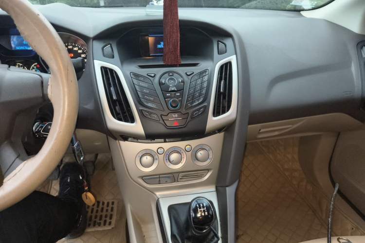 Used Ford Focus 2012 Sedan 1.6L Manual Comfort Model Audio And AC Panel