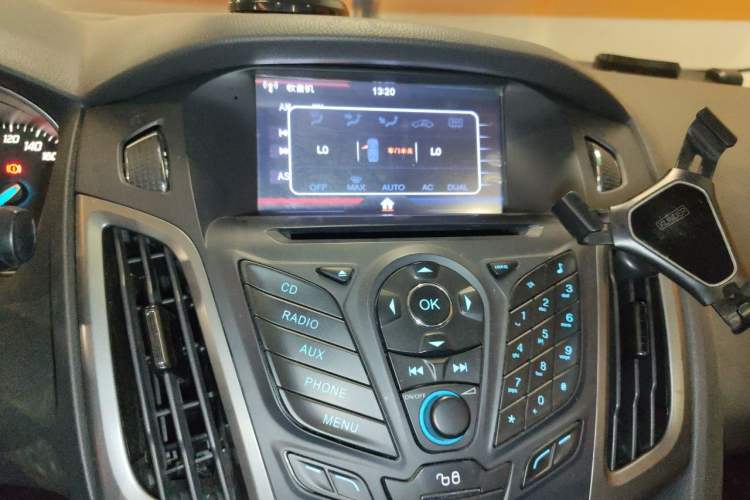 Used Ford Focus 2012 Sedan 1.6L Automatic Fashion Edition Audio And AC Panel