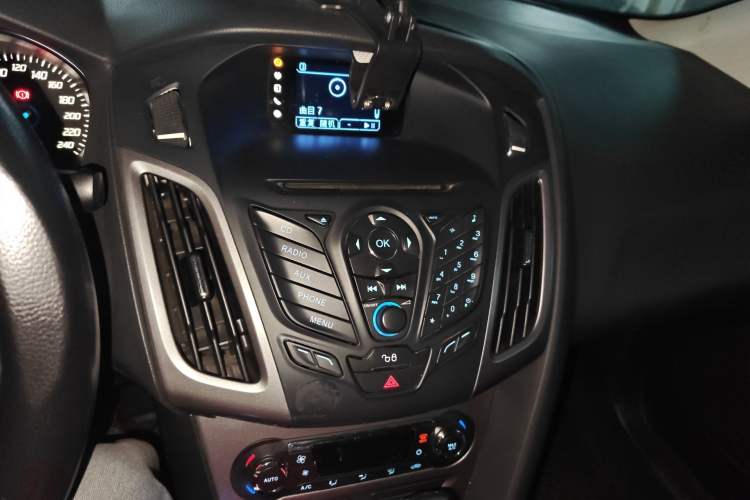 Used Ford Focus 2012 Sedan 1.6L Automatic Fashion Edition Audio And AC Panel