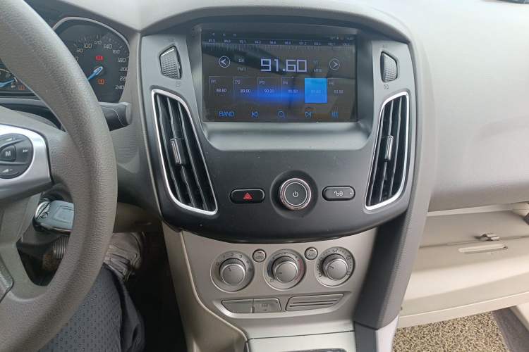 Used Ford Focus 2012 Sedan 1.6L Manual Comfort Model Audio And AC Panel