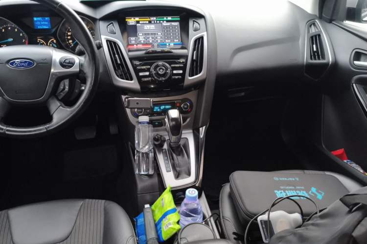 Used Ford Focus 2012 Hatchback 1.6L Automatic Fashion Edition Audio And AC Panel