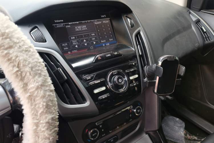 Used Ford Focus 2012 Sedan 1.6L Manual Fashion Edition Audio And AC Panel