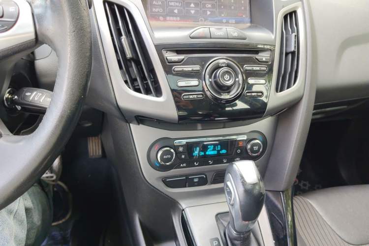 Used Ford Focus 2012 Sedan 1.6L Automatic Fashion Edition Audio And AC Panel