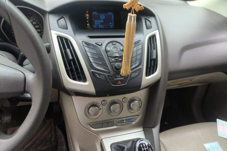 Used Ford Focus 2012 Sedan 1.6L Manual Comfort Model Audio And AC Panel