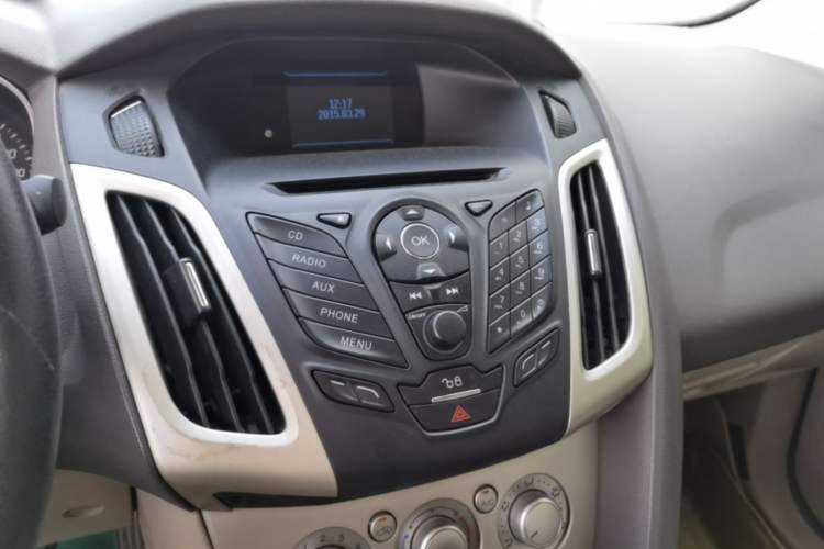 Used Ford Focus 2012 Sedan 1.6L Automatic Comfort Model Audio And AC Panel