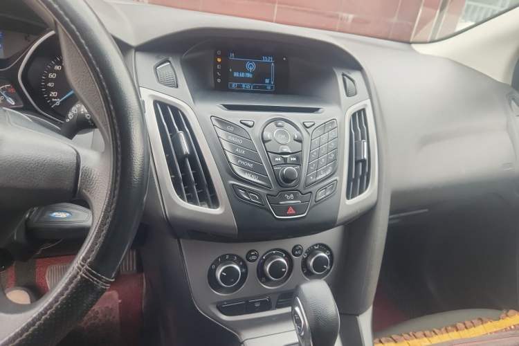 Used Ford Focus 2012 Hatchback 1.6L Automatic Comfort Model Audio And AC Panel