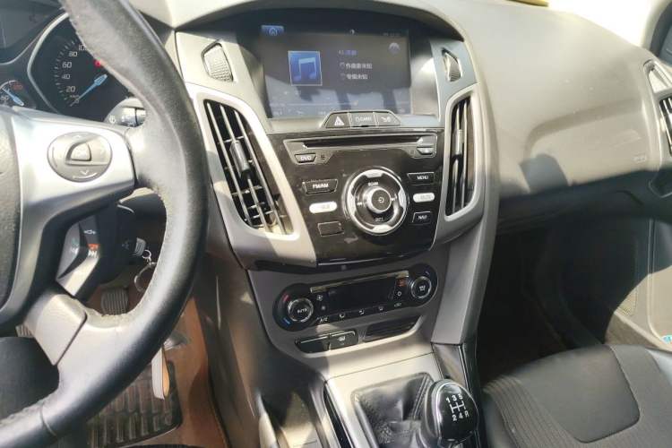 Used Ford Focus 2012 Sedan 1.6L Manual Fashion Edition Audio And AC Panel