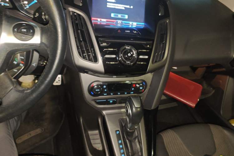 Used Ford Focus 2012 Sedan 1.6L Automatic Fashion Edition Audio And AC Panel