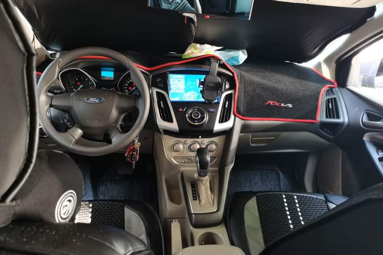 Used Ford Focus 2012 Sedan 1.6L Automatic Comfort Model Center Console