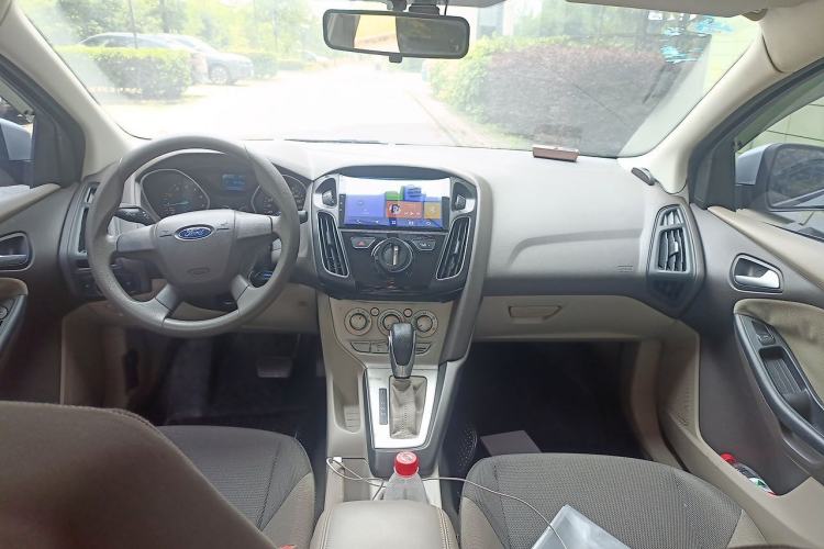 Used Ford Focus 2012 Sedan 1.6L Automatic Comfort Model Center Console