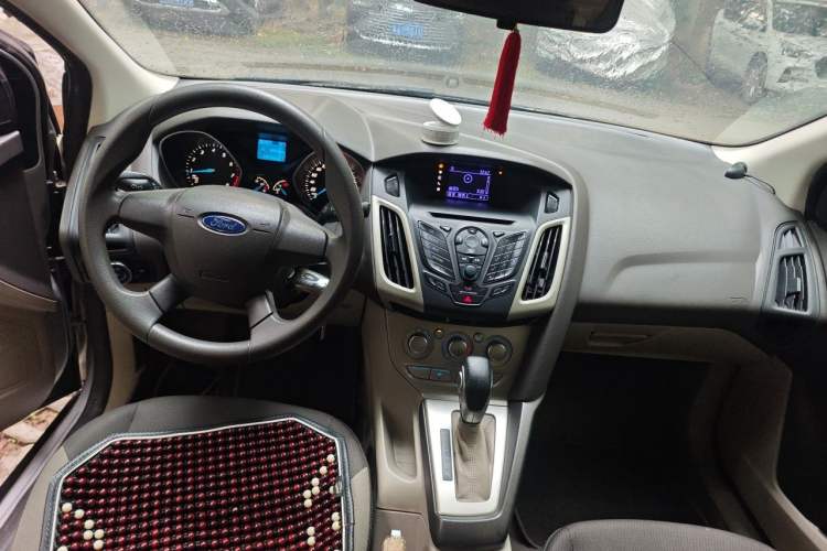 Used Ford Focus 2012 Sedan 1.6L Automatic Comfort Model Center Console