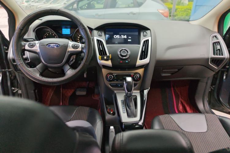 Used Ford Focus 2012 Sedan 1.6L Automatic Fashion Edition Center Console