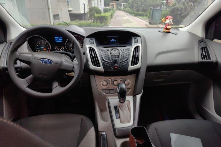 Used Ford Focus 2012 Sedan 1.6L Automatic Comfort Model Center Console