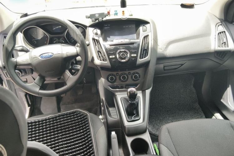 Used Ford Focus 2012 Hatchback 1.6L Manual Comfort Model Center Console
