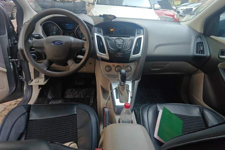 Used Ford Focus 2012 Sedan 1.6L Automatic Comfort Model Center Console