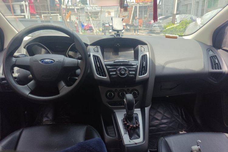 Used Ford Focus 2012 Hatchback 1.6L Automatic Comfort Model Center Console