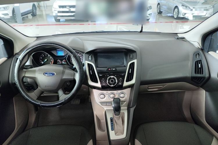 Used Ford Focus 2012 Sedan 1.6L Automatic Comfort Model Center Console