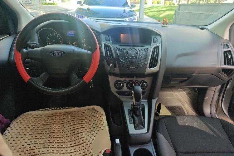 Used Ford Focus 2012 Hatchback 1.6L Automatic Comfort Model Center Console