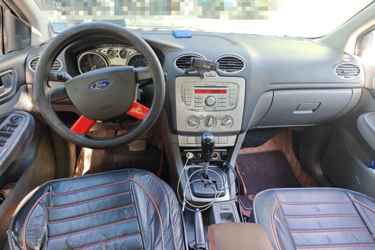 Used Ford Focus 2012 Hatchback Classic 1.8L Automatic Base Model Center Console