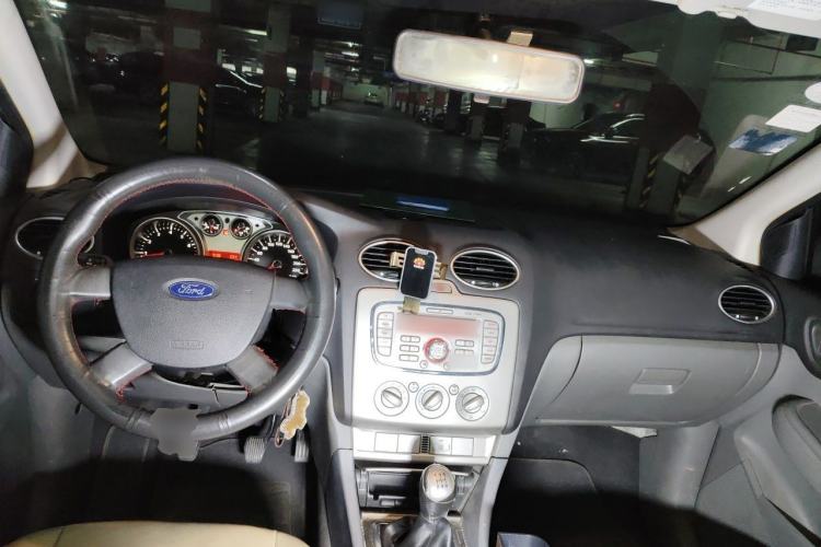 Used Ford Focus 2012 Hatchback Classic 1.8L Manual Base Model Center Console