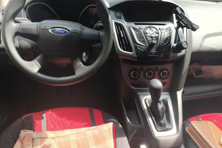Used Ford Focus 2012 Hatchback 1.6L Manual Comfort Model Center Console