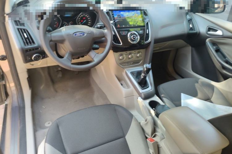 Used Ford Focus 2012 Sedan 1.6L Manual Comfort Model Center Console