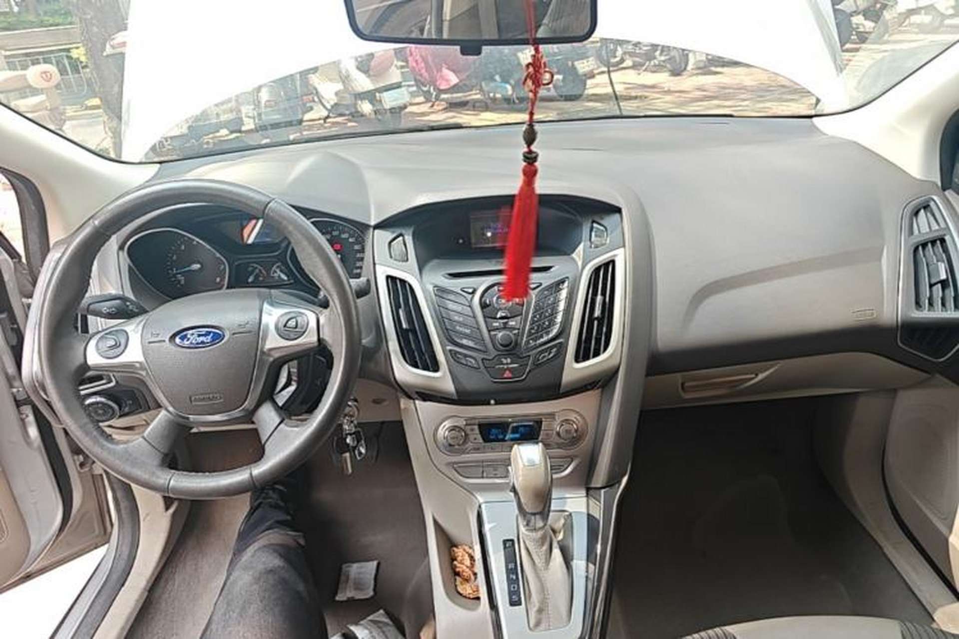 Used Ford Focus 2012 Sedan 1.6L Automatic Fashion Edition Center Console