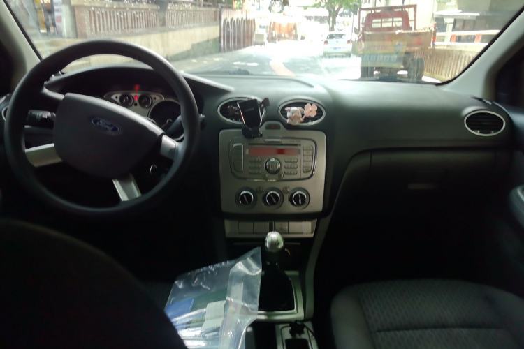 Used Ford Focus 2012 Hatchback Classic 1.8L Manual Base Model Center Console