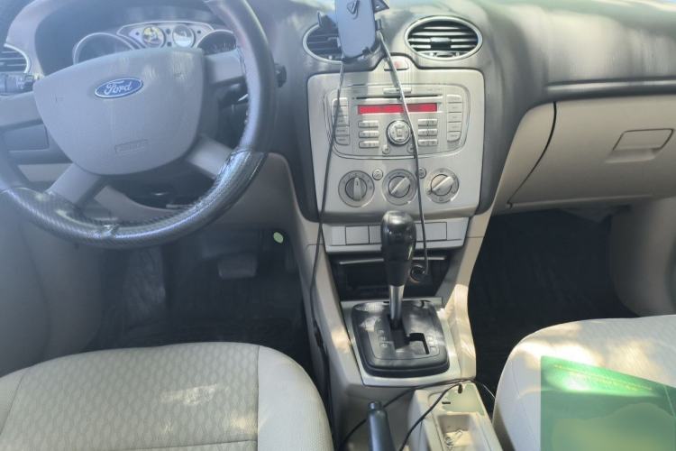 Used Ford Focus 2012 Sedan Classic 1.8L Automatic Base Model Center Console
