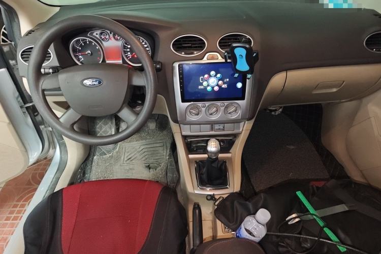Used Ford Focus 2012 Sedan Classic 1.8L Manual Base Model Center Console