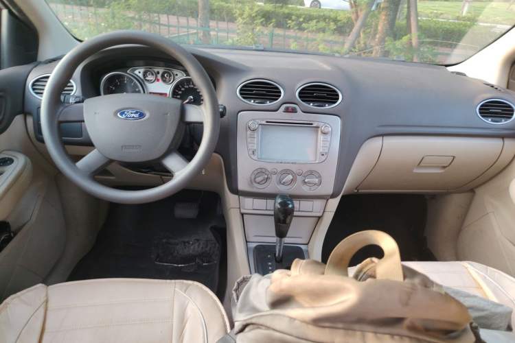 Used Ford Focus 2012 Sedan Classic 1.8L Automatic Base Model Center Console