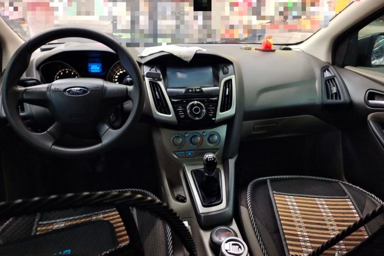 Used Ford Focus 2012 Sedan 1.6L Manual Comfort Model Center Console