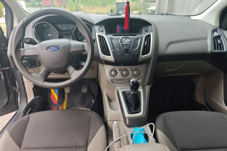 Used Ford Focus 2012 Sedan 1.6L Manual Comfort Model Center Console