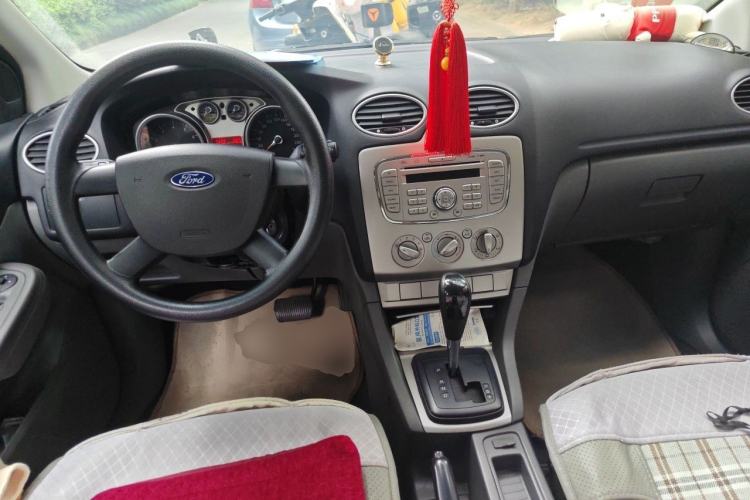 Used Ford Focus 2012 Hatchback Classic 1.8L Automatic Base Model Center Console