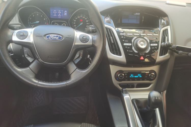 Used Ford Focus 2012 Hatchback 2.0L Manual Luxury Sport Model Center Console
