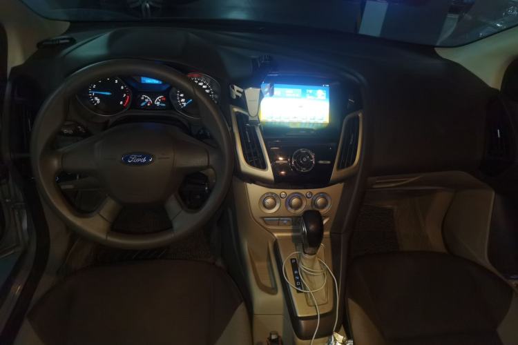 Used Ford Focus 2012 Sedan 1.6L Automatic Comfort Model Center Console