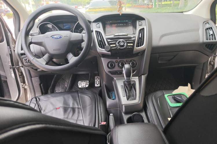 Used Ford Focus 2012 Hatchback 1.6L Automatic Comfort Model Center Console